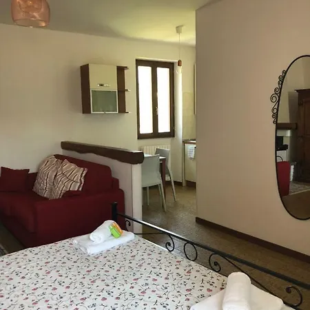 Agriturismo La Sorgente מלון דירות *